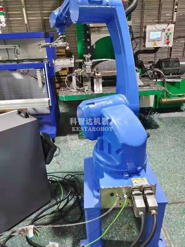 豪橫老板上六軸沖壓機(jī)器人代替工人(圖3) 豪橫老板上六軸沖壓機(jī)器人代替工人(圖3)