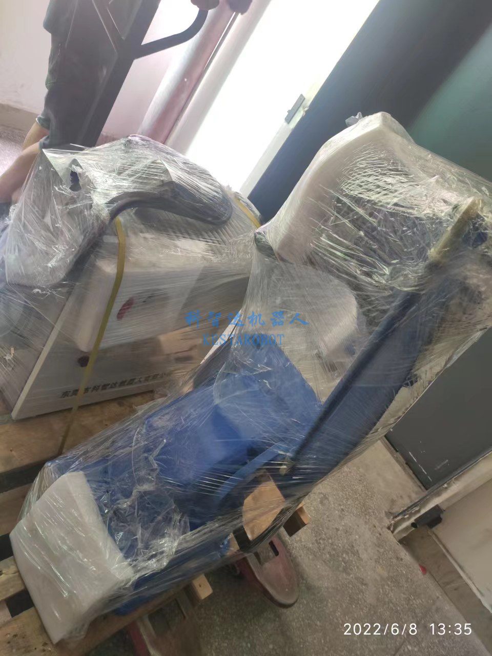 四軸六軸機(jī)器人出貨(圖4) 四軸六軸機(jī)器人出貨(圖4)