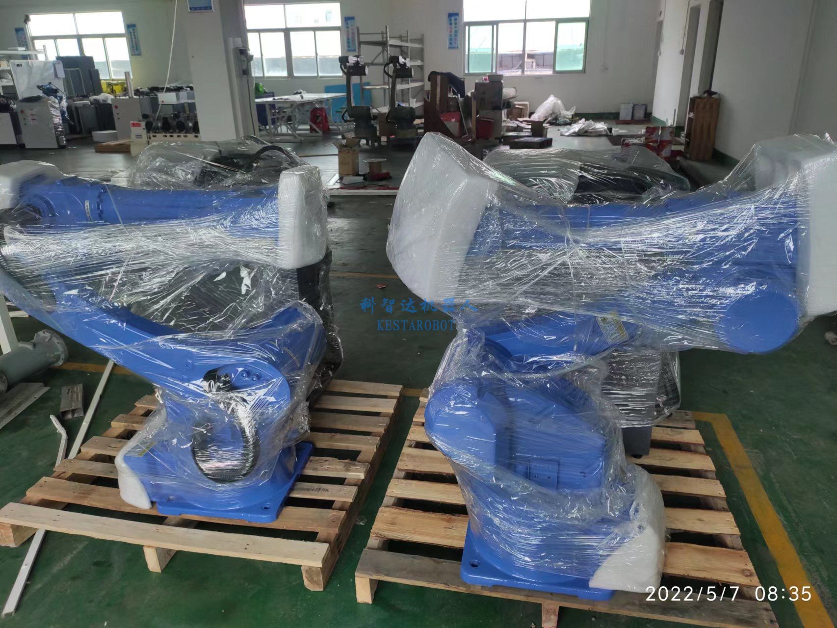 三臺(tái)噴涂機(jī)器人出貨福建(圖2) 三臺(tái)噴涂機(jī)器人出貨福建(圖2)